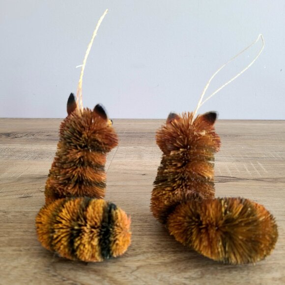 2 cute squirrels Christmas ornaments. - Picture 3 of 6